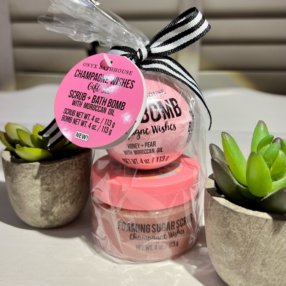 BATH BOMB & SUGAR SCRUB SET